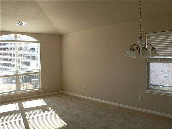 4th image of 292 Buckingham Dr