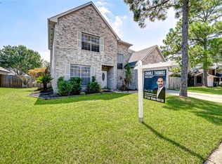 2910 London Ct, Pearland, TX 77581