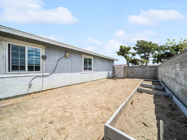 7608 Hyssop Dr — Photo 38