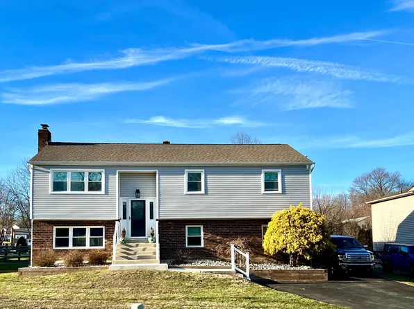 42 Scott Ln, Aston, PA 19014