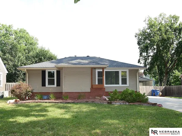 3734 Sumner St, Lincoln, NE 68506