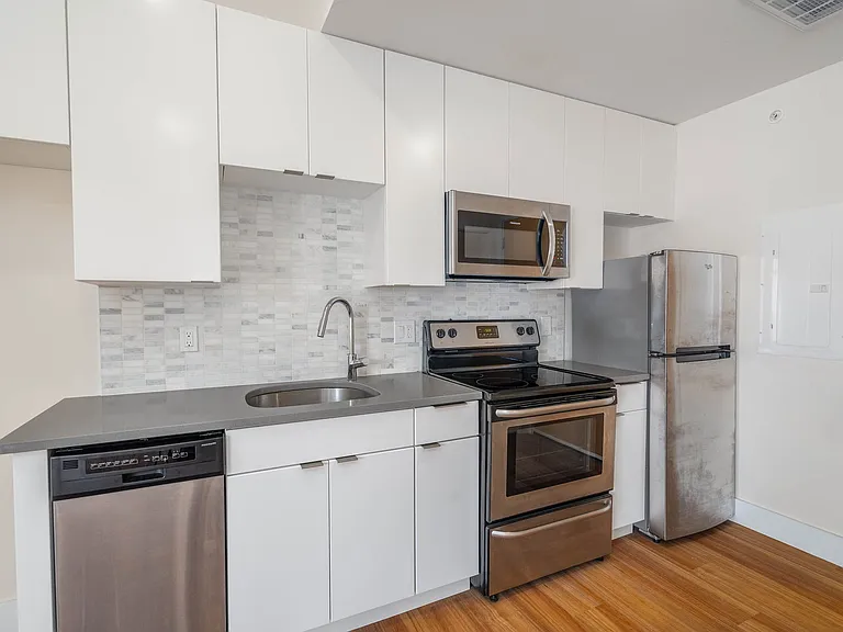 300 Market St #402 — Photo 3