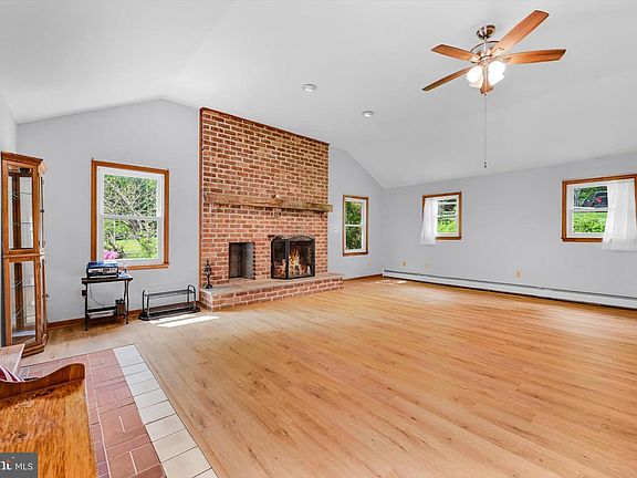 3rd image of 124 Greenhill Rd