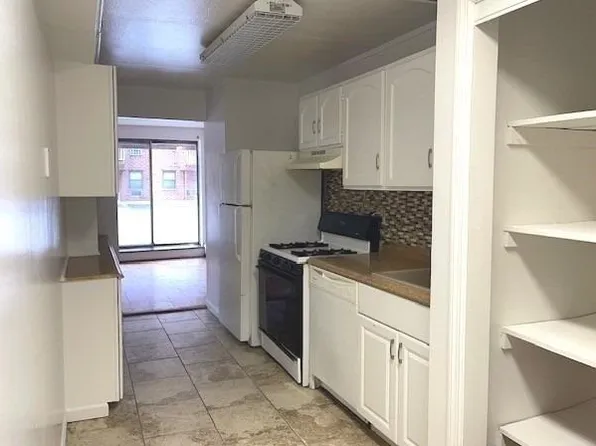 100 Clinton Avenue #1E, Mineola, NY 11501