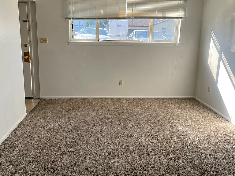 1041 Ponderosa Way #C — Photo 3