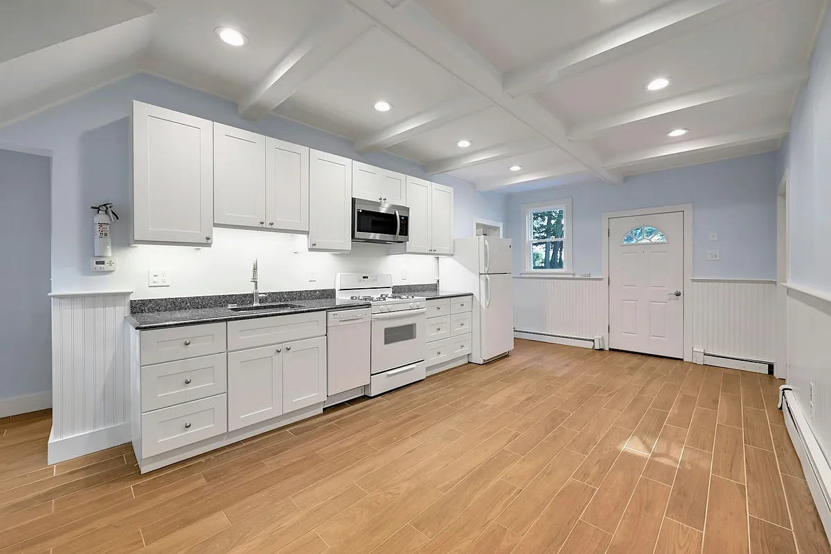 Building Photo - 288 S Van Dien Ave #D