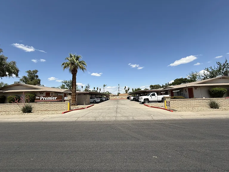 2330 W Belmont Ave — Photo 10