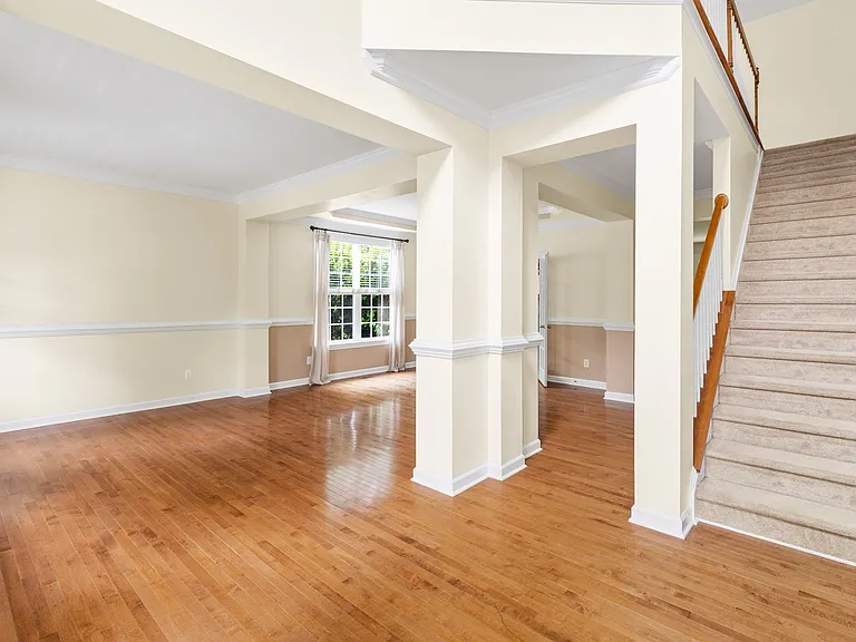 511 E Hatterleigh Ave — Photo 3