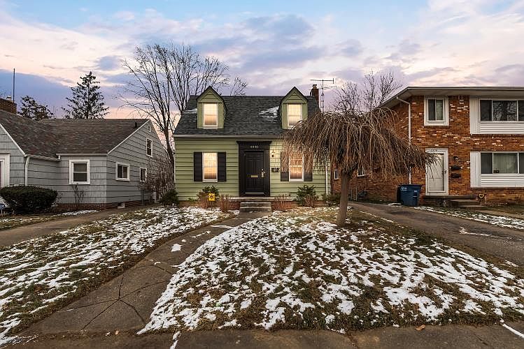 1st image of 2940 Northwood Ave