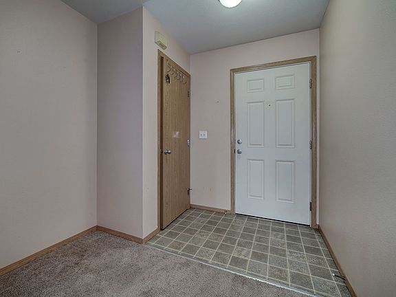 3rd image of 112 NE Tucannon Ct