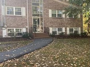 52 Farrwood Ave APT 4, North Andover, MA 01845
