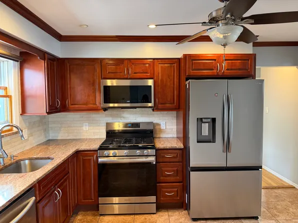 (undisclosed Address), Whitestone, NY 11357