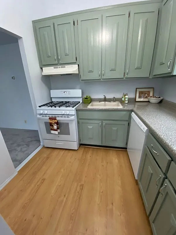 1 bed, 1.0 bath, 920 sqft, $2,400 — Photo 4