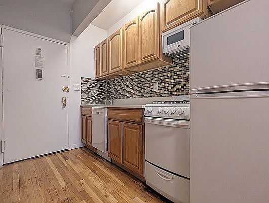 5th image of 22 Jones St APT 2E