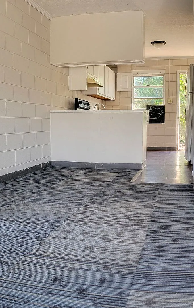 2 Bdrm 1 Bath — Photo 4
