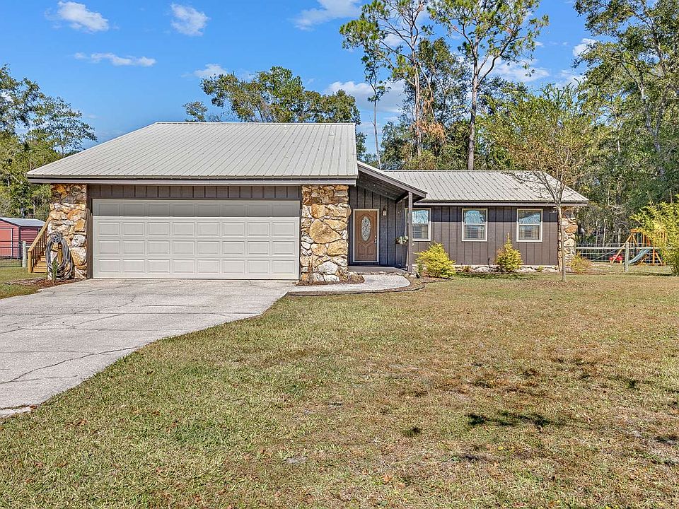 1st image of 407 SW Ace Ln