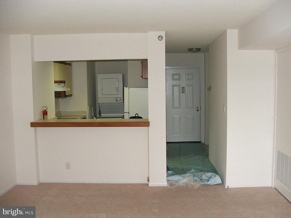 1st image of 900 N Stafford St APT 1002