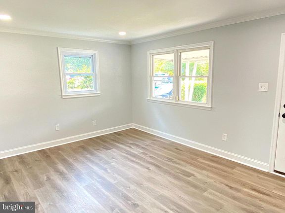 3rd image of 2701 E Side Dr