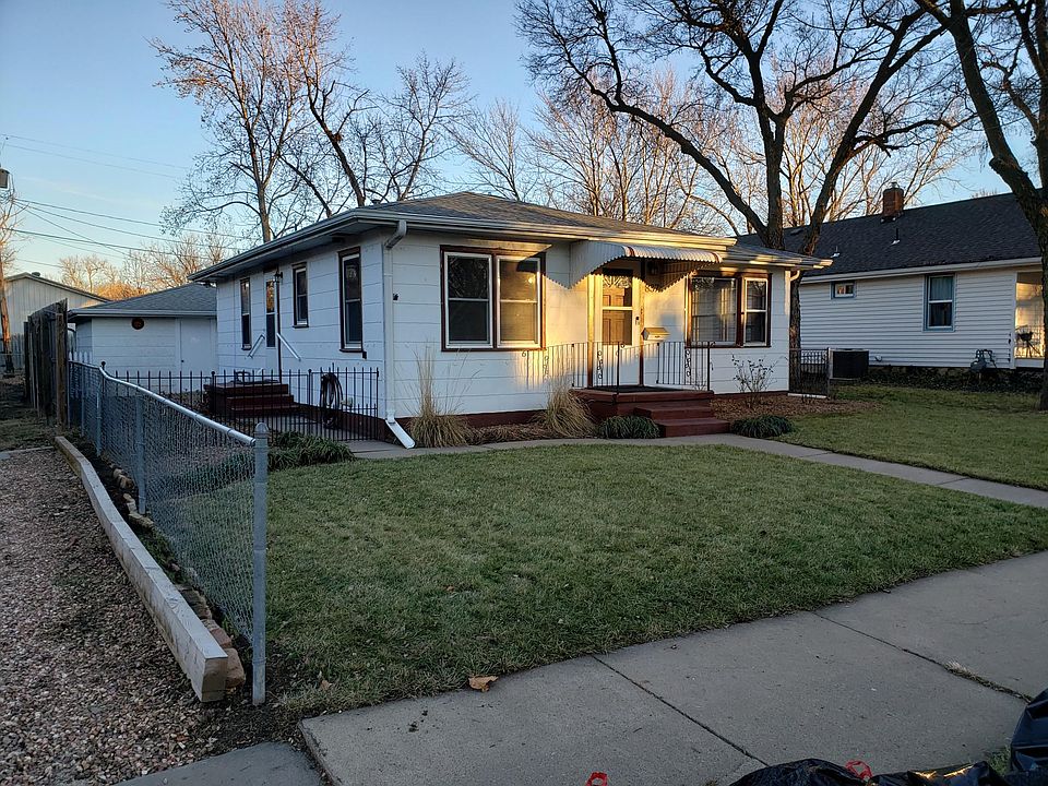 1st image of 837 Sheridan St