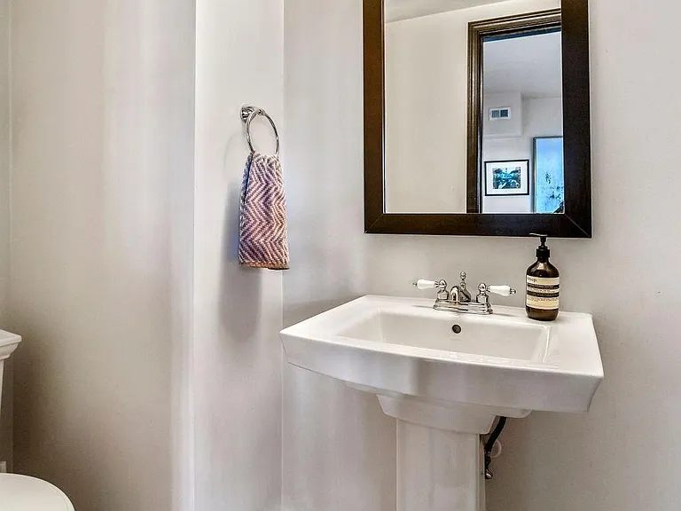 318 Todd Pl NE — Photo 12