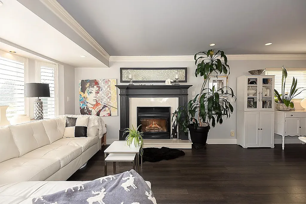 4 bed, 2100 sqft, $6,995 — Photo 3