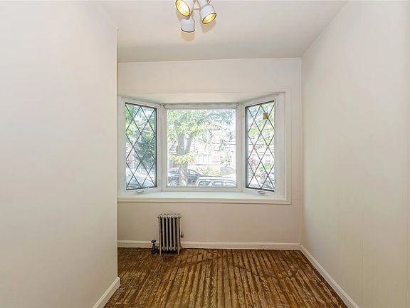 5th image of 5005 47th St