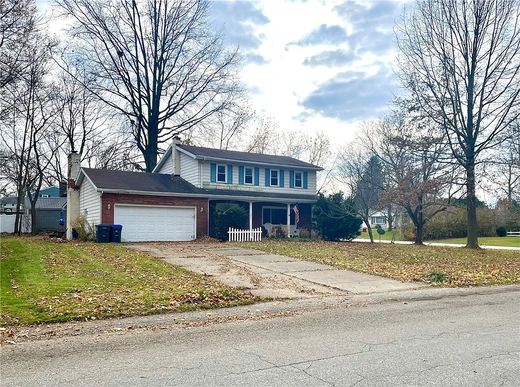4417 Village St photo 1