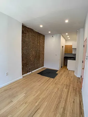 Rented by Cargon Realty | media 63