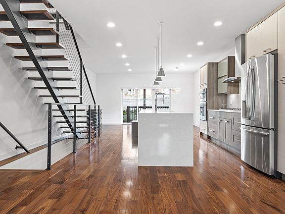 3rd image of 2757 W Francis Pl