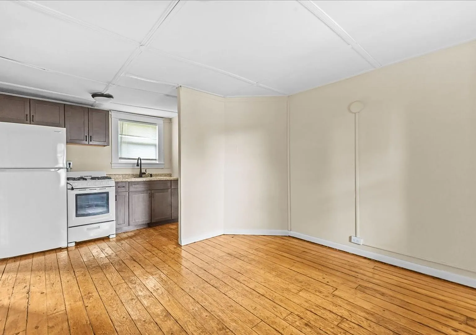 47 Willow St — Photo 4