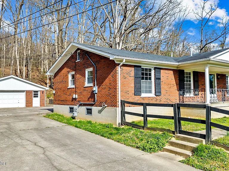 8199 Arnoldtown Rd — Photo 1