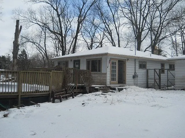 990 Cambridge Dr photo 1