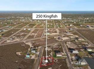250 Kingfish Dr, Rockport, TX 78382