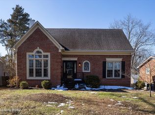 402 Trinity Hills Ln, Saint Matthews, KY 40207