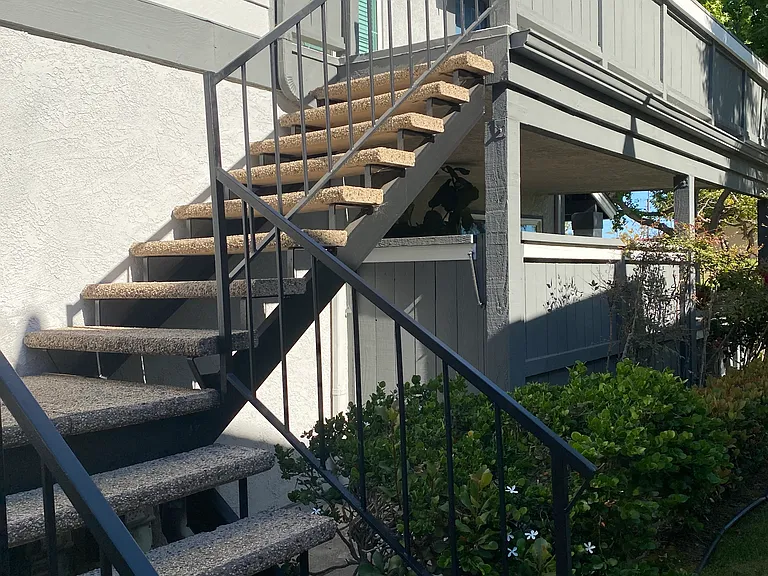 18252 Parkview Ln #205 — Photo 2
