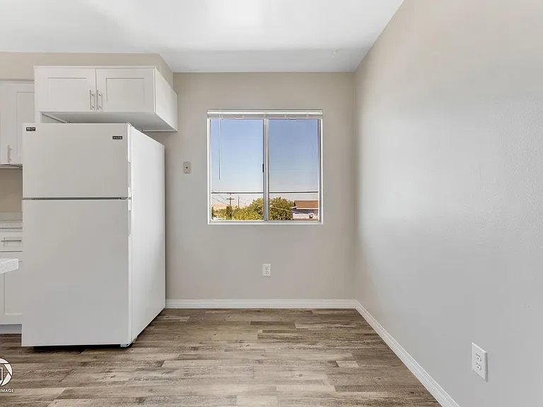 224 E St — Photo 13