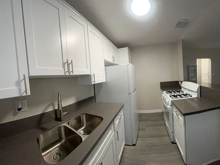 1604 N Henderson Ave #7 — Photo 1
