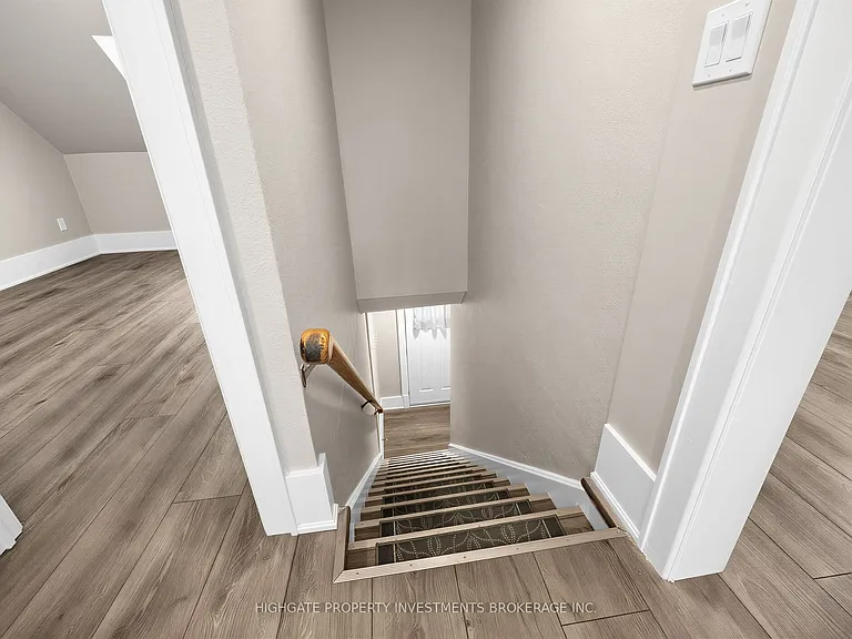 107 Kent St #UPPER — Photo 24
