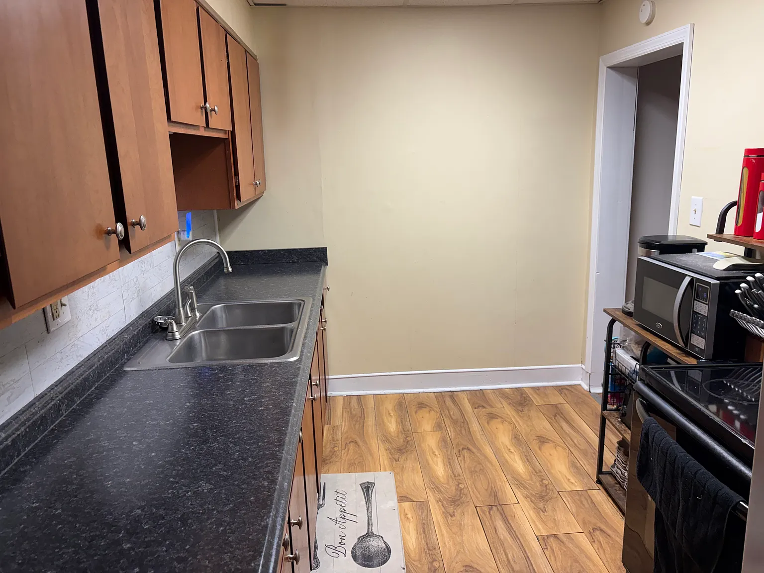 3 bed, 1200 sqft, $1,150 — Photo 2
