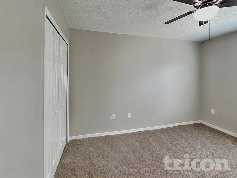 13561 Linden Dr — Photo 15