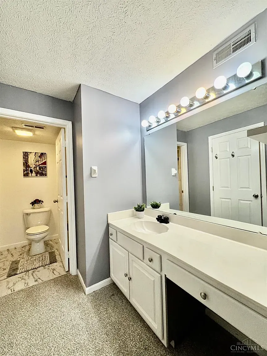 2 bed, 1041 sqft, $1,550 — Photo 3