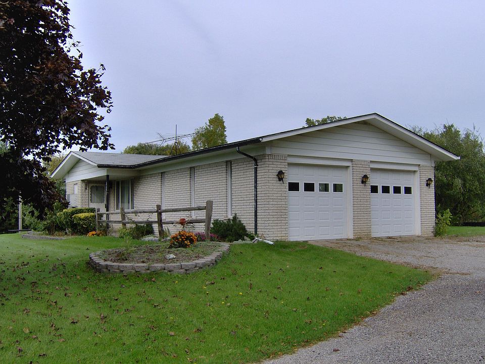 Spacious garage