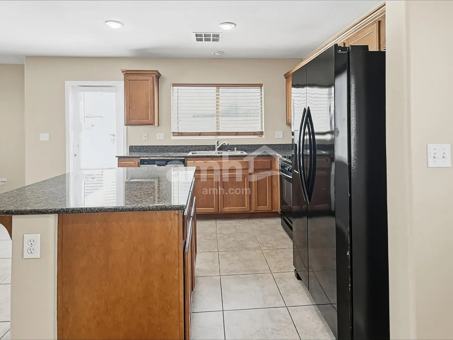 3 bed, 2.5 bath, 1750 sqft, $2,140 — Photo 4