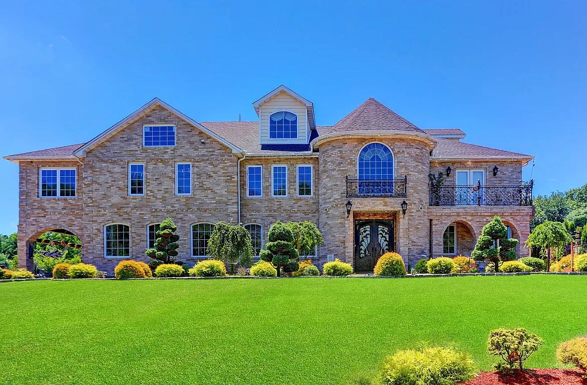 8 bed, 8000 sqft, $17,500 — Photo 1