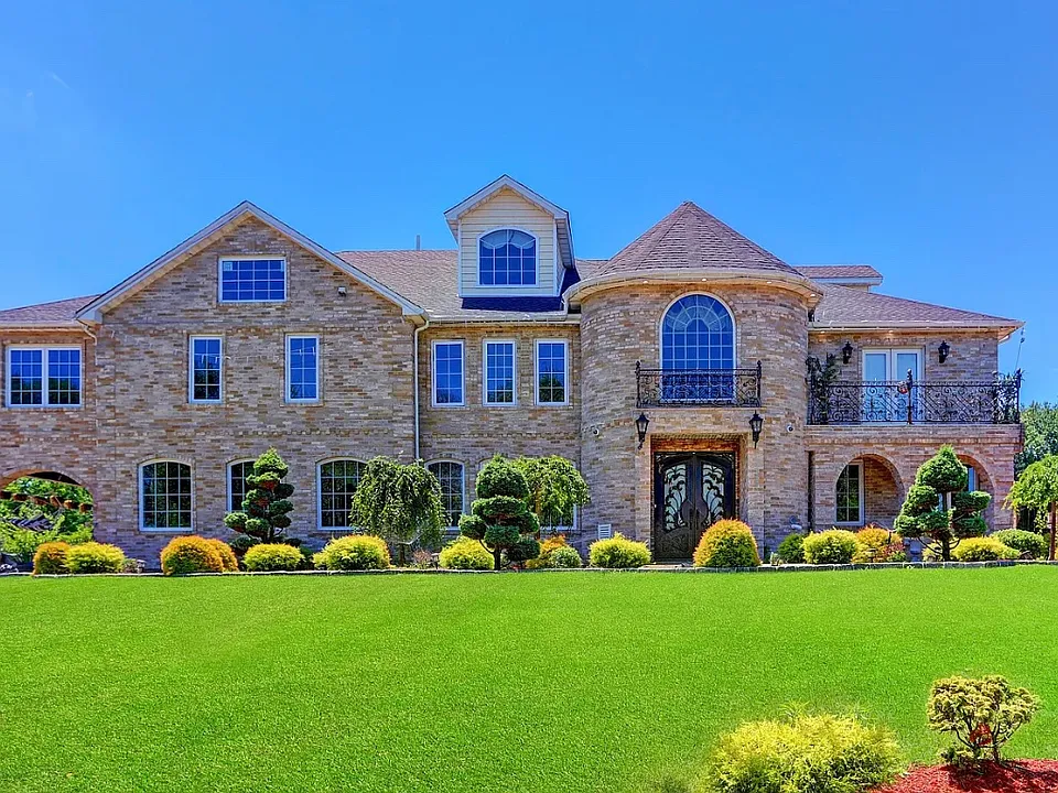 120 Majestic Dr