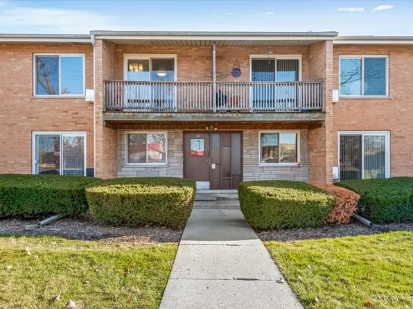 681 Elmhurst Rd APT E, Des Plaines, IL 60016