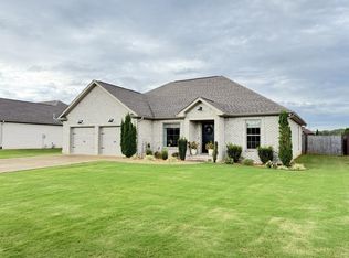 2011 Pleasant Dr, Muscle Shoals, AL 35661