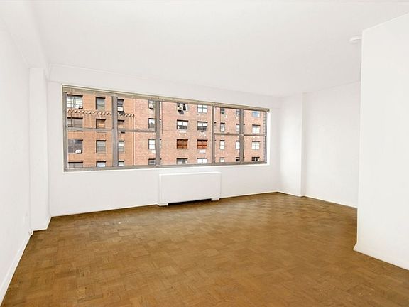 3rd image of 230 E 79th St APT 12B
