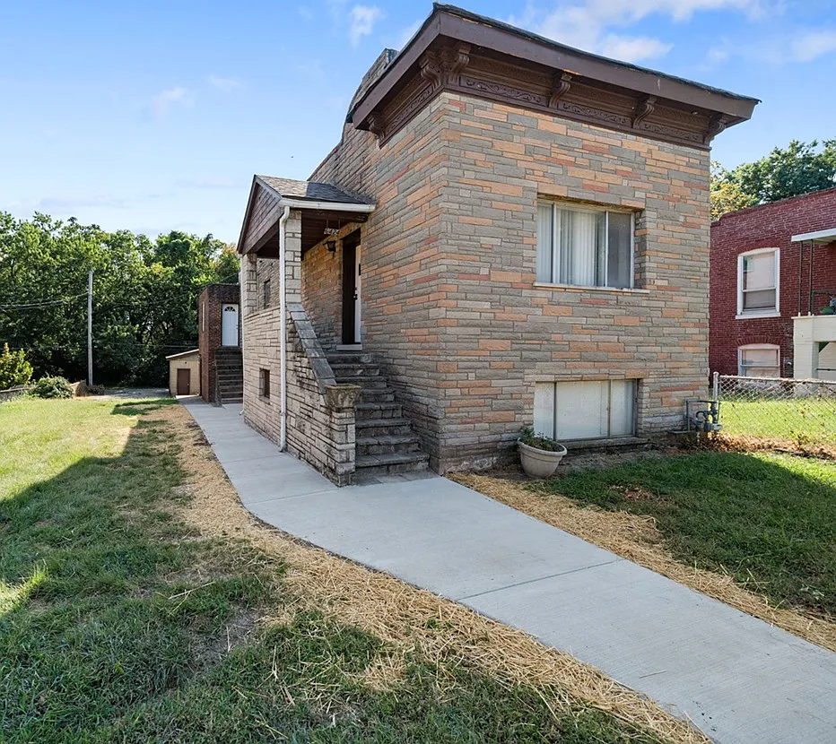 2 bed, 2118 sqft, $1,950 — Photo 1