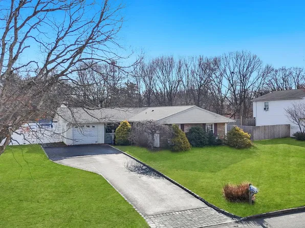 27 Westbrook Road, Coram, NY 11727